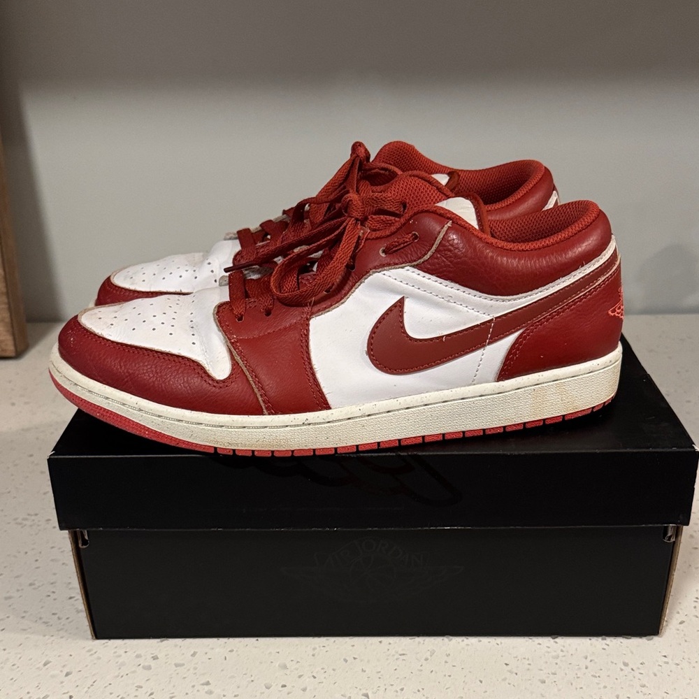 Nike Men's Red and White Low-Top Sneakers